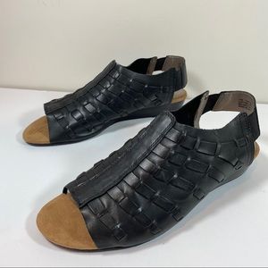 Array Freeport Leather woven sandal